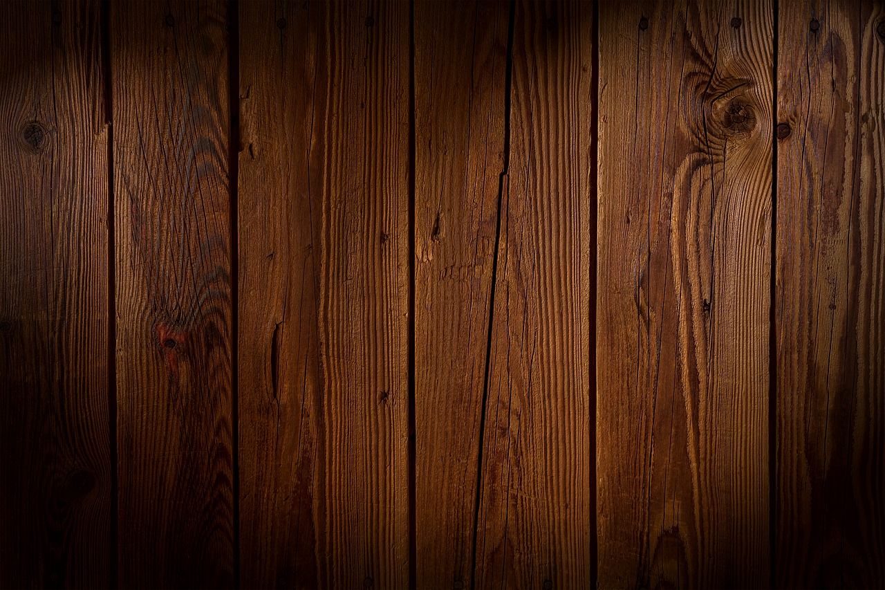 Drewno pokryte farbą – jakie ma zalety?