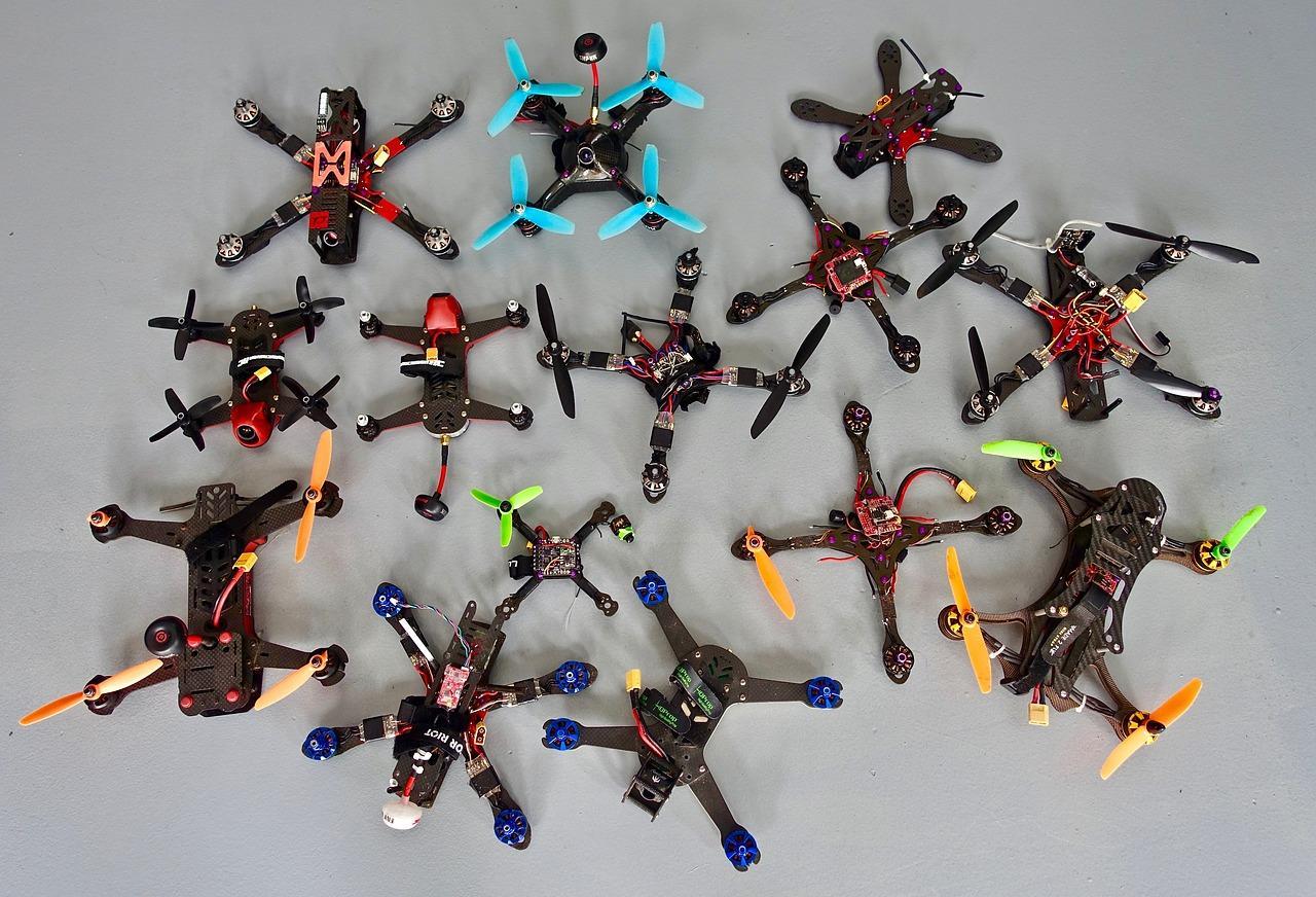 Czym różnią się między sobą poszczególne rodzaje dronów?
