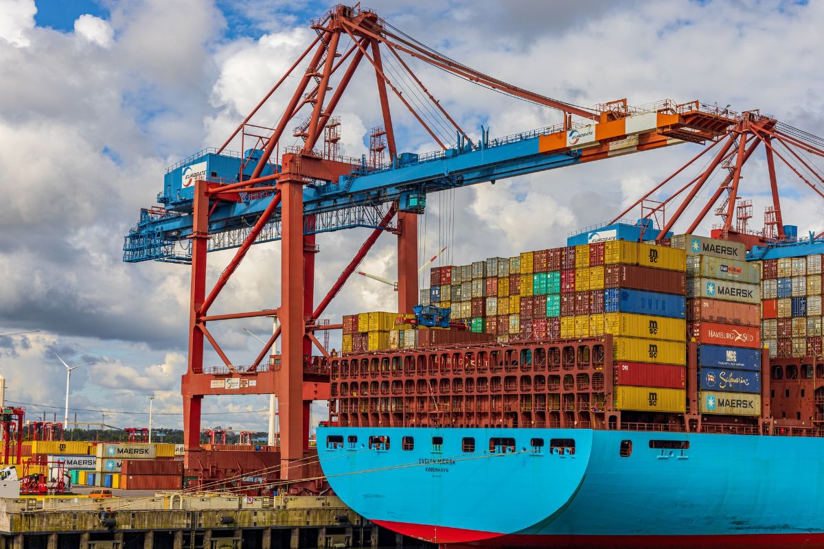 Dlaczego transport towarów drogą morską jest opłacalny?
