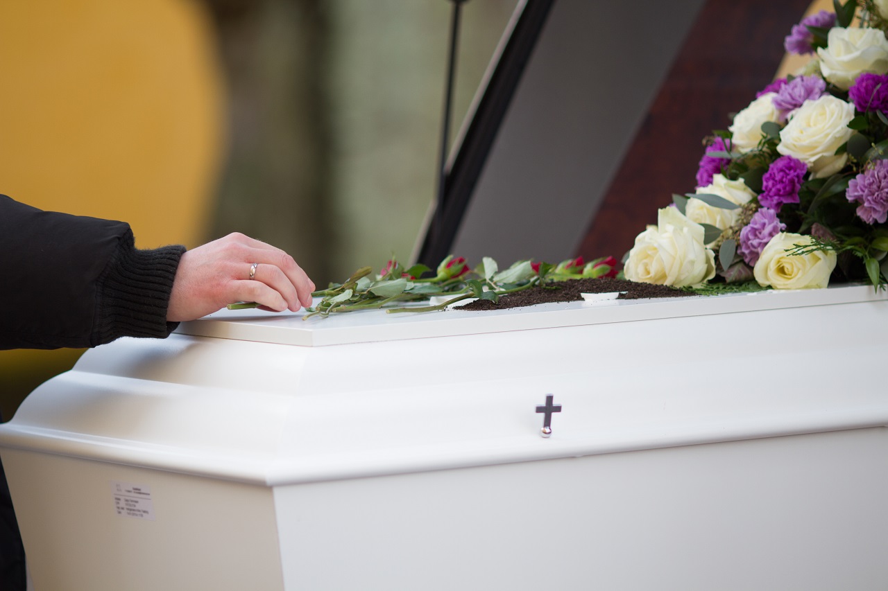 Organizacja pogrzebu – kogo prosić o pomoc w organizacji?